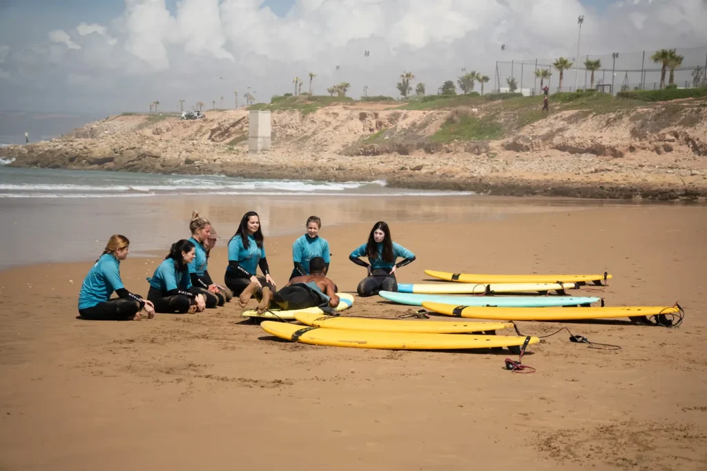 Cours de surf en petit groupe avec Salt House Morocco